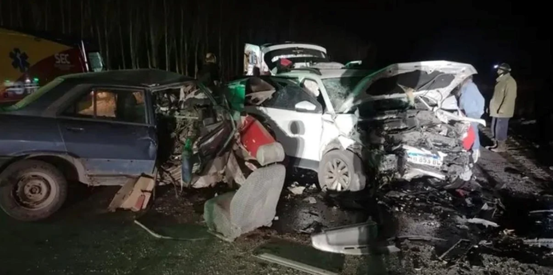 Murió un árbitro de fútbol tras un choque frontal en Mendoza: cinco heridos