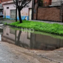 Un socavón que lleva más de 20 años preocupa a los vecinos de Barranquitas: “La vereda parece un zigzag y esto no da para más”