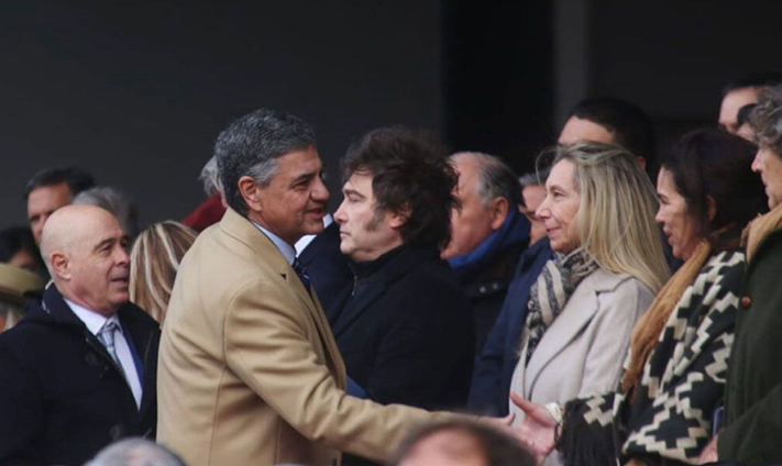 Látigo y zanahoria: La Libertad Avanza entretiene al PRO mientras delibera las bases y condiciones de la alianza con los Macri