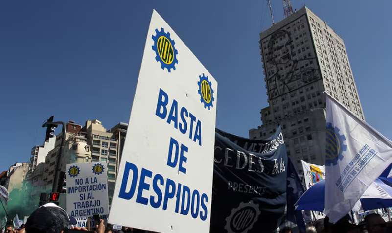 Empleo privado en retroceso, 12 meses consecutivos a la baja