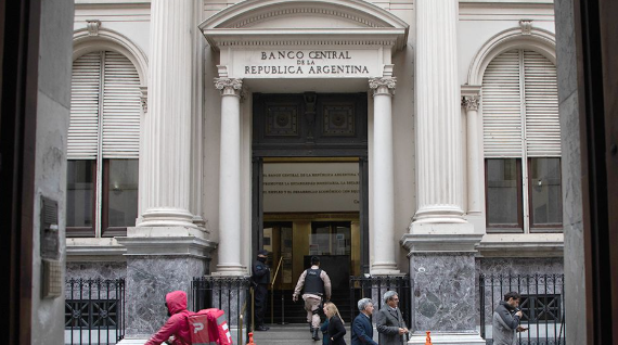Los didácticos consejos del Banco Central para los 5,9 millones de personas en mora con sus préstamos