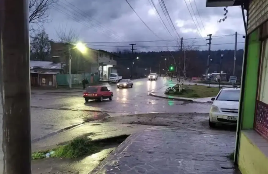 Locura en El Bolsón: una mujer roció con combustible a la panadera e intentó prenderla fuego