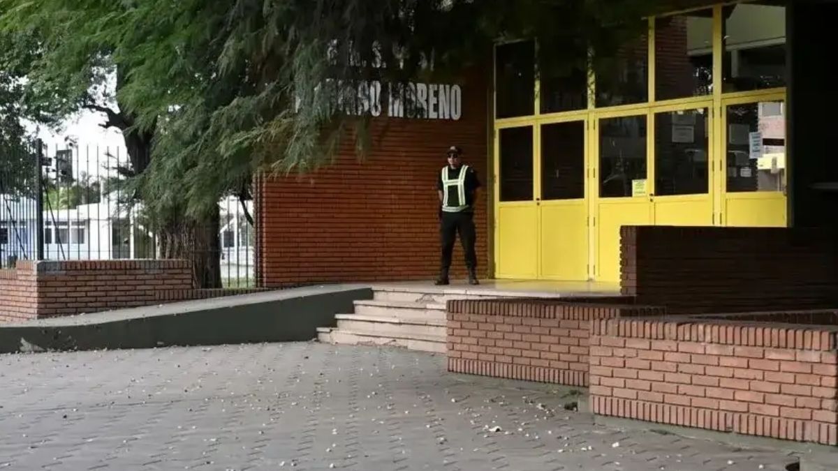 Alumnos de la escuela Nacional de San Cristobal entraron en crisis tras la explosión de un neumático