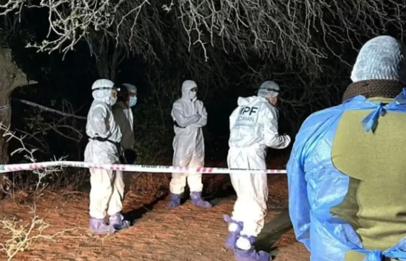 Investigan un posible femicidio seguido de suicidio en Tucumán: hallaron a una pareja muerta en un monte