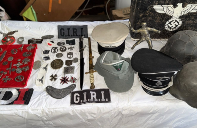 Allanaron dos viviendas en Empalme Graneros y secuestraron armas, municiones y elementos con simbología nazi