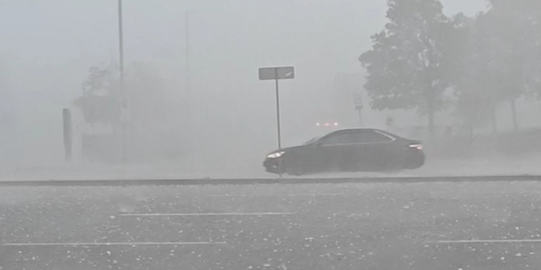Tormenta en Toronto: inundaciones, apagones y caos en las calles tras las lluvias torrenciales