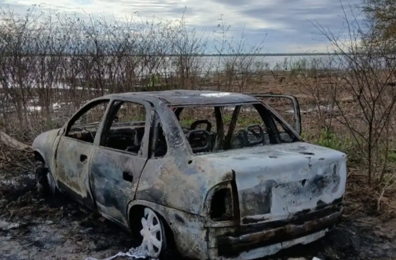 Villa Gobernador Gálvez: hallaron dos cuerpos calcinados dentro de un auto