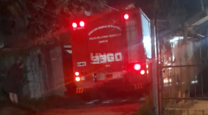 Barrio Ciudadela: otra vez pirómanos incendiaron un auto que estaba estacionado en la calle