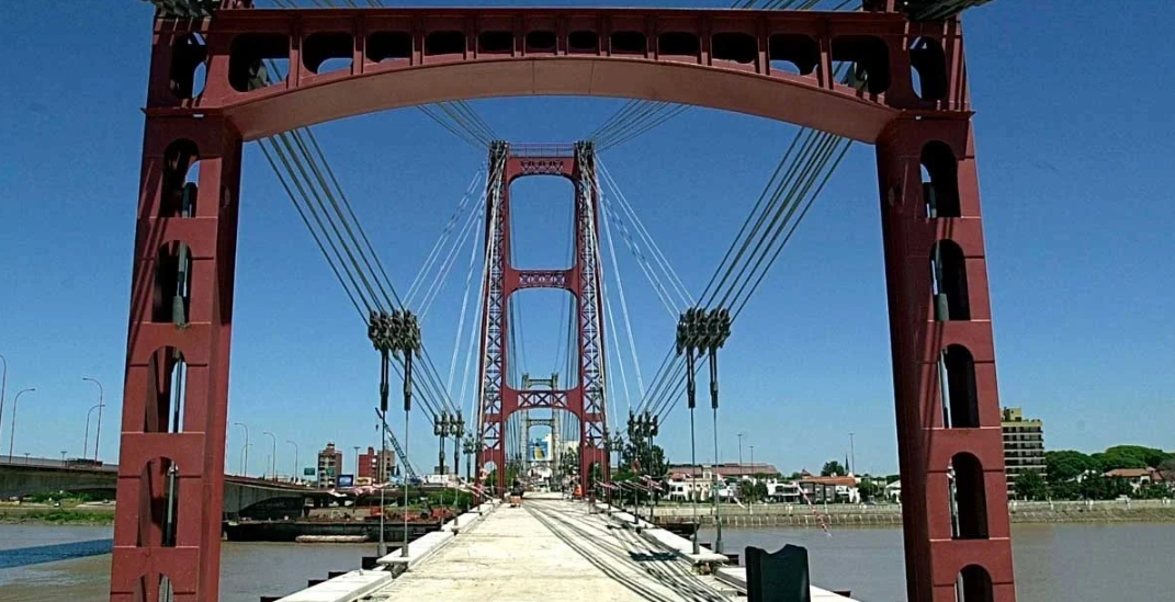 Hace 24 años se reinaguraba el Puente Colgante y cruzaban a pie los primeros santafesinos