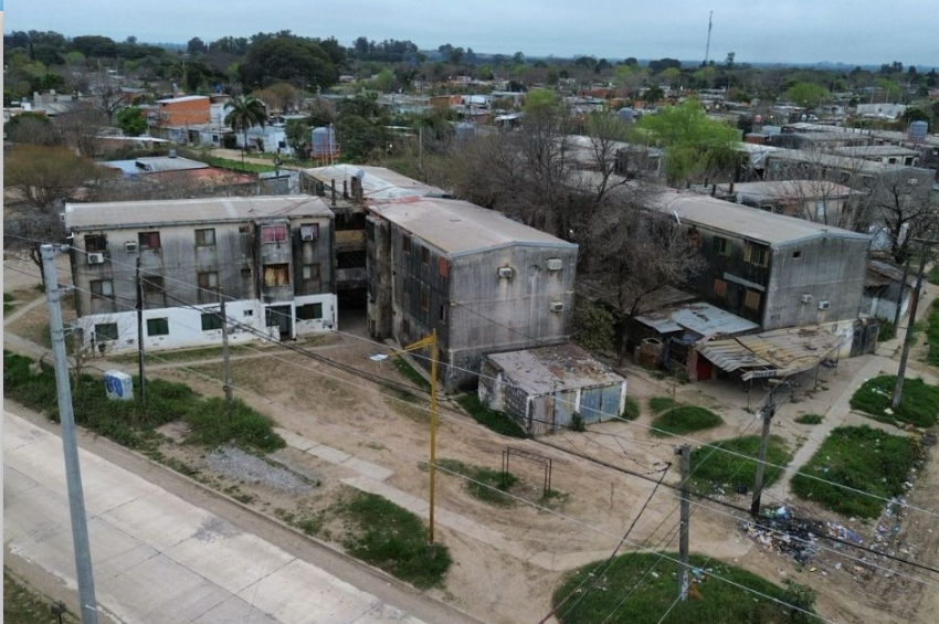 Barrio Acería: comienzan a demoler edificios con riesgo de derrumbe