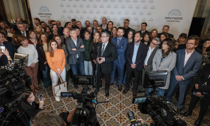 El oficialismo no pudo desactivar la sesión y la oposición lleva al recinto endeudamiento y emergencia en discapacidad