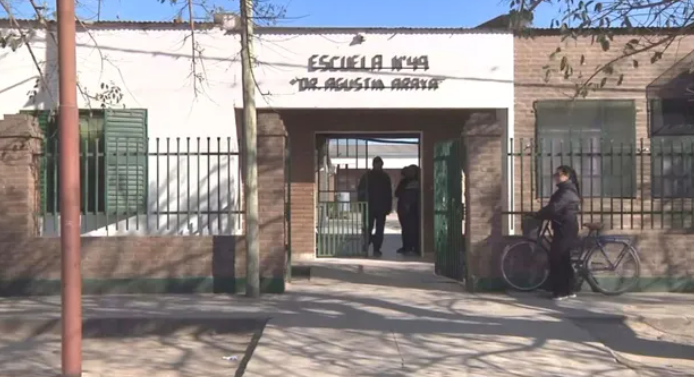 Santo Tomé: una mujer denunció a su hijo de 15 años por el robo de cables en una escuela para luego venderlos