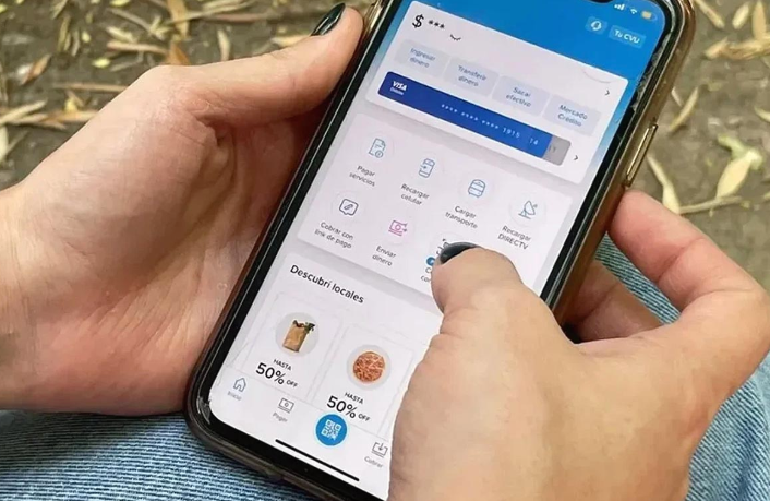 Mercado Pago enfrenta una demanda por cobrar intereses de más del 1300% anual