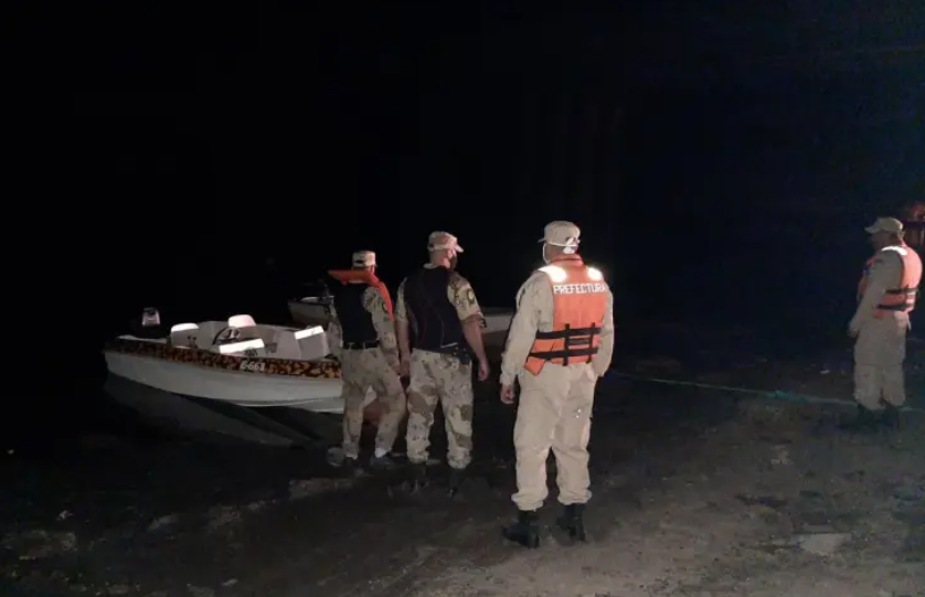 Buscan a un joven de 19 años que cayó de una canoa en el río Salado