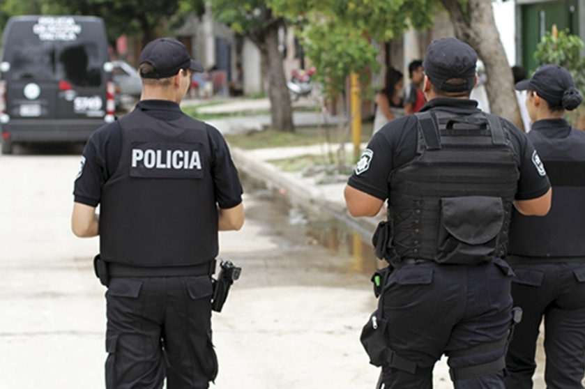 Tres policías de Santa Fe fueron expulsados por apremios ilegales