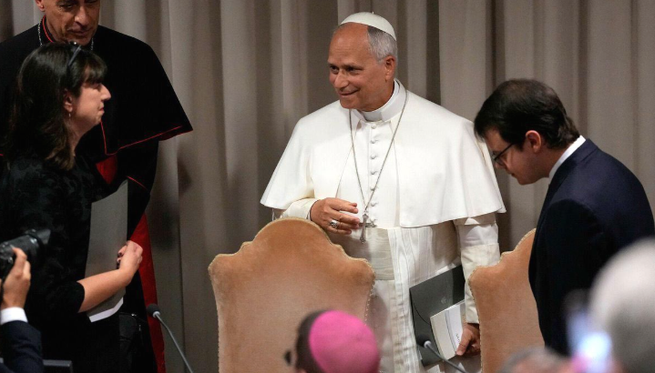 El papa León XIV pidió no delegar decisiones humanas a la Inteligencia Artificial