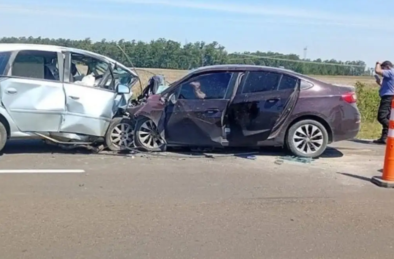 Accidente fatal en Corrientes: tres muertos tras chocar dos autos en ruta 12