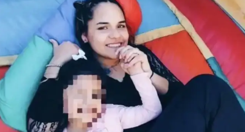 Manipulaba un arma y baleó a una compañera embarazada dentro de una comisaría