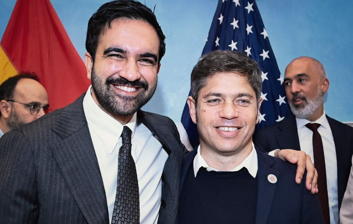 Kicillof cuestionó el “milagro económico” de Milei en un desayuno con Mamdani y Sánchez en Nueva York