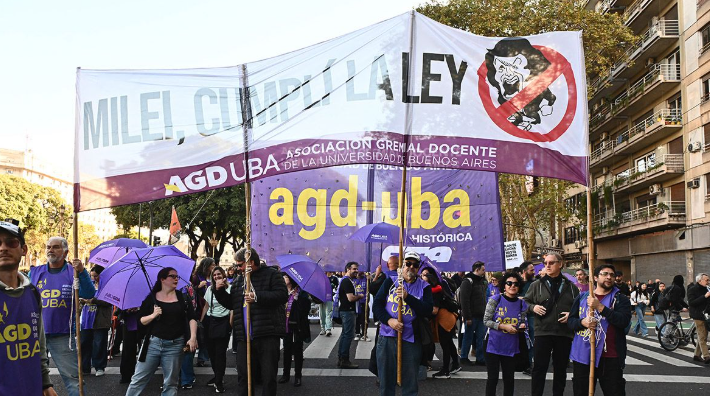 Los gremios universitarios intimaron al Gobierno para que abone la recomposición salarial del 33,4%