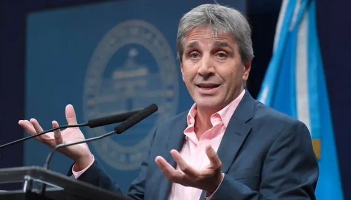 El programa financiero de Caputo no cierra y el Riesgo País lo sabe