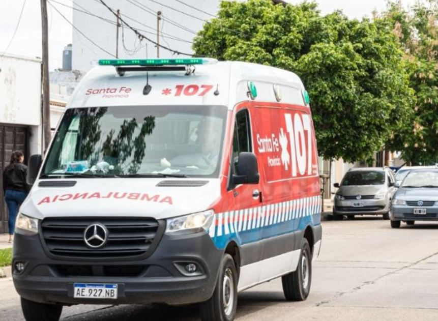 Apedrearon una ambulancia y una mujer de 77 años quedó sin atención médica en Los Hornos