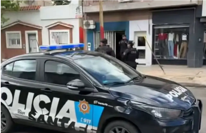 Rosario: hallaron muerto a un hombre dentro de un comercio tras un incedio