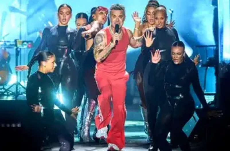 En pleno show en Argentina, Robbie Williams dio que hablar por un comentario sobre Amalia Granata: “Me encontré a una fan…»