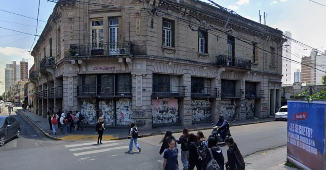 De lujoso edificio a sombría «caries urbana»: «Los que estudian arriba conviven con las ratas»
