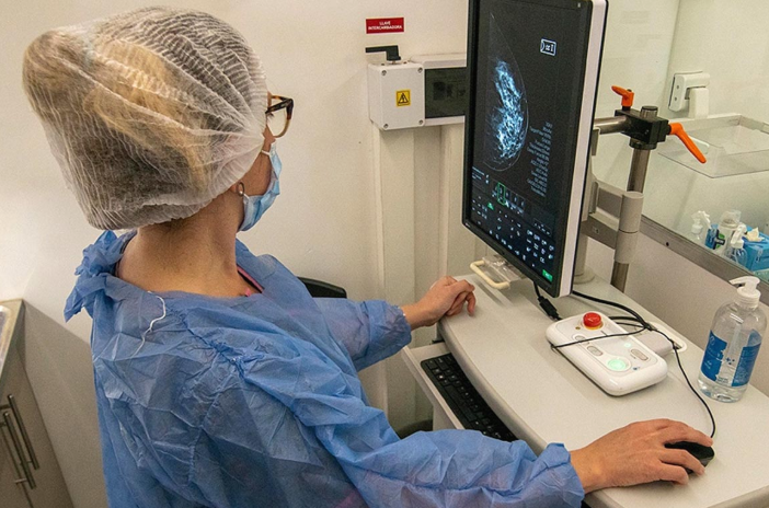 Día contra el cáncer de mama: el 41% de las mujeres mayores de 40 años carece de seguimiento mamográfico en el país