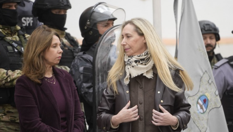 La puesta en escena para que hable Karina en un acto oficial agitó las versiones de una candidatura