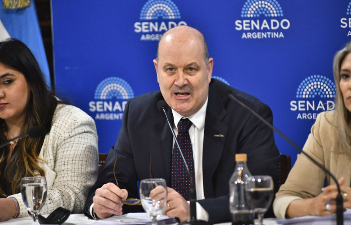El gobierno tomó una deuda de U$S 300 millones para financiar más de 20 mil despidos en el Estado
