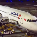Un rayo impactó contra un avión de LATAM cuando estaba por aterrizar en Chile: el impactante video