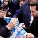 ¡Locura por Messi en España! Una multitud lo recibió en Oviedo antes de un reconocimiento histórico