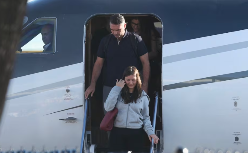 El prófugo Bolsonaro se autoproclamó “presidente electo” y luego se echó para atrás: ahora dice que es líder de Brasil