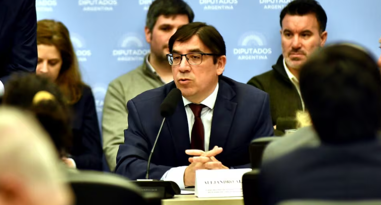Alejandro Álvarez celebró la fuga de Bolsonaro